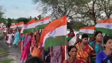 মিনাখাঁ: ১০০ ফুটের জাতীয় পতাকা নিয়ে উচিলদহ গ্রামে হল তেরেঙ্গা যাত্রা