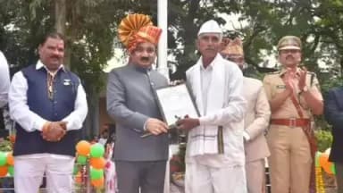 बुलढाणा: बुलढाणा येथे भारताच्या ८० व्या स्वातंत्र्यदिनानिमित्त वनहक्क धारकांना गाव नमुना ७ ई व १२ ई' चे वितरण