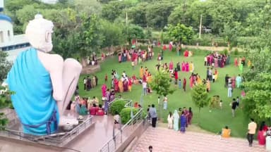 चिड़ावा: प्रकृति की अनुपम छटा के बीच सजी हरियाली तीज, भगिनिया जोहड़ में महिलाओं का उमड़ा जमावड़ा