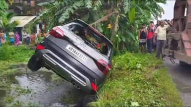 খেজুরি ১: ১১৬ বি জাতীয় সড়কের বৃন্দাবনপুর এলাকায় নিয়ন্ত্রণ হারিয়ে নয়নজুলিতে উল্টে গেল যাত্রী বোঝায় প্রাইভেট কার মৃত ২ আহত ৩