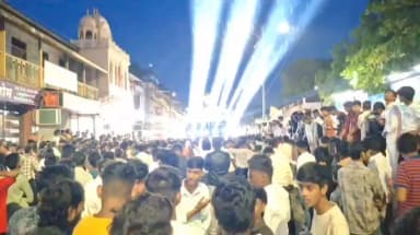 अकोला: हाकेच्या अंतरावर पोलीस स्टेशन अन् तिलक रोडवर डीजेच्या उद्घाटनामुळे वाहतूक ठप्प; नागरिकांचा संताप.!*