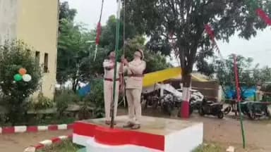 भरनो: भरनो सहित विभिन्न संस्थाओं में किया गया ध्वजारोहण
