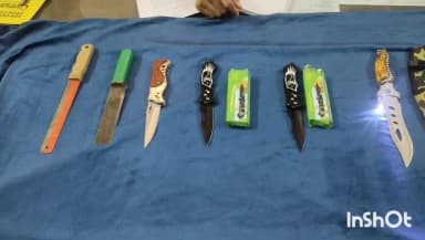 कटनी नगर: कोतवाली पुलिस ने 6 चीनी निर्मित धारदार चाकुओं और लाइट वाले चाकू के साथ दो आरोपियों को किया गिरफ्तार