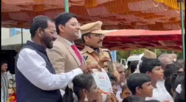 நாகப்பட்டினம்: மாவட்ட விளையாட்டு அரங்கில் நடைபெற்ற கன் கவர் மாணவ மாணவியர்களின் கலை நிகழ்ச்சி மாவட்ட ஆட்சியர் சிறுபான்மையினர் பொருளாதார மேம்பாட்டு கழக தலைவர் பாராட்டி