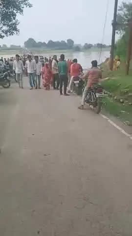 कोरांव: भोगन में बेलन नदी पर बने रपटे को साइकिल से पार करते समय युवक नदी में बहा, तलाश में जुटी एनडीआरएफ व एसडीआरएफ की टीमें
