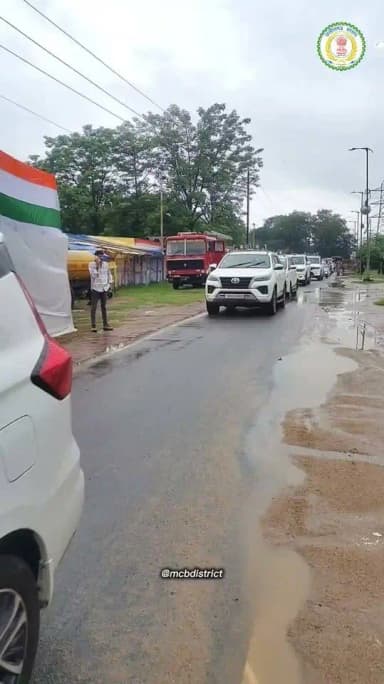 देश के 80वें स्वतंत्रता दिवस के अवसर पर मनेंद्रगढ़ के आमाखेरवा स्थित पुलिस ग्राउंड में गरिमामय एवं देशभक्ति से ओत-प्रोत जिला स्तरीय समारोह का आयोजन किया गया। समारोह के मुख्य अतिथि प्रदेश के स्वास्थ्य मंत्री श्याम बिहारी जायसवाल रहे जिन्होने ध्वजारोहण कर राष्ट्रध्वज को नमन किया और परेड की सलामी ली।
#chhattisgarh #mcbdistrict