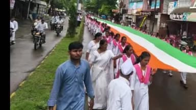 कारंजा: भव्य तिरंगा रॅलीने कारंजा दुमदुमले; ज्येष्ठ नागरिक व गुणवंत विद्यार्थ्यांचा सन्मान