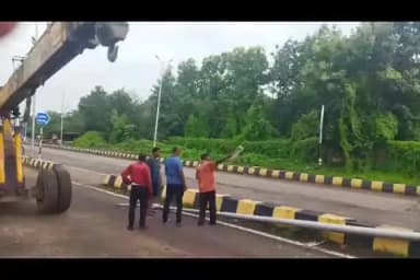 रामटेक: वाहीटोला येथे टिप्पर व कार मध्ये धडक; थोडक्यात बचावले कार प्रवासी