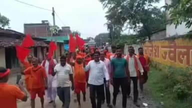 भंडरिया: भंडरिया से बाबाधाम के लिए रवाना हुआ कांवरियों का जत्था