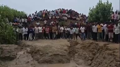 हसनपुर: रुद्रपुर गांव में पानी से भरे गड्ढे में मिला मजदूर का शव, इलाके में मची सनसनी