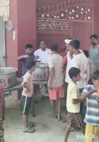 टांडा: हंसवर में कांवरियों के लिए भव्य भंडारा, श्रद्धालुओं ने श्री दुर्गा माता मंदिर परिसर में ग्रहण किया प्रसाद