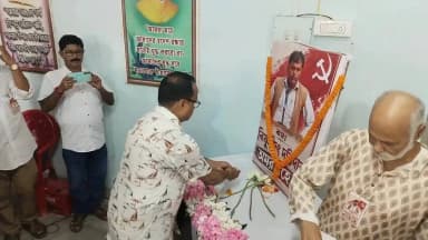 খোয়াই: খোয়াইতে সিপিএমের প্রয়াত বরিষ্ঠ নেতাকে শ্রদ্ধাঞ্জলি অনুষ্ঠানে শ্রদ্ধা জানান বিধায়ক নির্মল বিশ্বাস।
