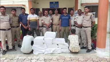 पन्ना: पन्ना में शराब माफियाओं पर कार्यवाही, 11 पेटी विदेशी दारू के साथ 2 तस्कर गिरफ्तार