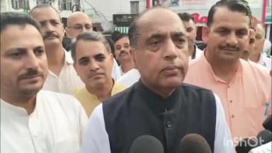 मंडी: वंदे मातरम के अपमान पर भड़की भाजपा, कांग्रेस कार्यालय के बाहर कैंडल मार्च निकालकर जताया विरोध