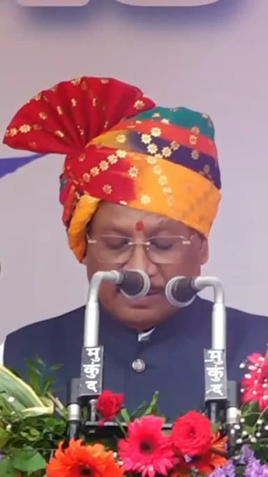 मेरी बेटी, मेरा अभिमान!
हमारी बेटियां पूरे आत्मविश्वास के साथ पढ़ें, आगे बढ़ें और अपने सपनों को साकार करें - इसके लिए उन्हें सुरक्षित और सुविधाजनक वातावरण देना हमारी जिम्मेदारी है।
इसी संकल्प के साथ प्रदेश में ‘मेरी बेटी, मेरा अभिमान’ अभियान की शुरुआत की जा रही है।
अभियान के तहत प्रदेश के 6,500 से अधिक विद्यालयों में बेटियों के लिए शौचालयों का निर्माण किया जाएगा, ताकि उन्हें विद्यालयों में सुरक्षित, सुविधाजनक और सम्मानजनक वातावरण मिल सके।
बेटियां आगे बढ़ेंगी, तभी छत्तीसगढ़ आगे बढ़ेगा।