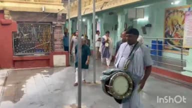 ధర్మపురి: ధర్మపురి శ్రీ లక్ష్మీనరసింహస్వామి వారిని కుటుంబ సమేతంగా దర్శించుకున్న కరీంనగర్ జిల్లా కలెక్టర్ శ్రీమతి చిత్ర మిశ్రా