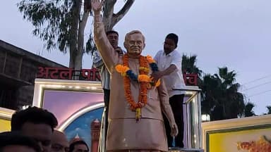 कोंडागांव: अटल बिहारी वाजपेयी की पुण्यतिथि पर अटल स्मारक कोंडागांव में भाजपा कार्यकर्ताओं ने श्रद्धा सुमन अर्पित किए