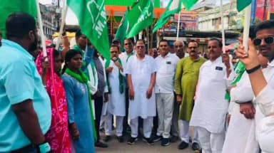 कोडरमा: खान-खनिज संशोधन विधेयक के विरोध में JMM का झंडा चौक पर प्रदर्शन, प्रधानमंत्री का पुतला दहन