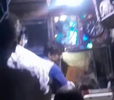 ललितपुर: मिर्चवारा और खितवास के पास चलती बस में दबंगों ने एक यात्री की जमकर की मारपीट, ₹5000 छीनने का आरोप, दबंग मौके से फरार