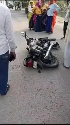 नांगल चौधरी: बायल-निजामपुर रोड पर डंपर की टक्कर से बाइक सवार घायल, ग्रामीणों ने लगाया जाम
