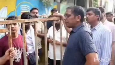 उज्जैन शहर: नागपंचमी से पहले नागचंद्रेश्वर मंदिर की दर्शन व्यवस्था का संभाग आयुक्त व कलेक्टर ने किया निरीक्षण,10लाख से अधिक श्रद्धाल