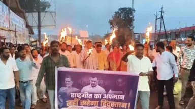 कोंडागांव: कोंडागांव में वंदे मातरम के अपमान के विरोध में भाजयुमो ने निकाली मशाल रैली, कांग्रेस के खिलाफ जताया विरोध