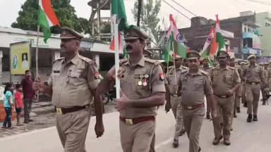 सैदपुर: नगर में पुलिस का तिरंगा मार्च, हाथों में कैडेट की तरह राष्ट्रीय ध्वज लेकर निकले कोतवाल सहित सभी पुलिसकर्मी