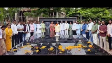 बुरहानपुर: विधायक अर्चना चिटनिस ने पूर्व प्रधानमंत्री अटल बिहारी वाजपेई को दी श्रद्धांजलि, कार्यक्रम में भाजपा नेता हुए शामिल