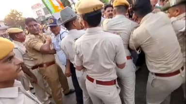 नागौर: कांग्रेस कार्यालय के सामने प्रदर्शन के दौरान बीजेपी और कांग्रेस कार्यकर्ता आमने-सामने हुए