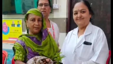 खकनार: जिला अस्पताल में नवजात शिशुओं की माताओं को बांटे गए पौधे, लिया पर्यावरण संरक्षण का संकल्प