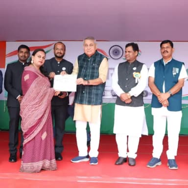 स्वतंत्रता दिवस के अवसर पर जिले में उल्लास नवभारत साक्षरता कार्यक्रम के अंतर्गत उत्कृष्ट कार्य करने वाले स्वयंसेवी शिक्षक एवं ग्राम प्रभारी शिक्षक को जिला स्तरीय समारोह में सम्मानित किया गया।
#chhattisgarhcmo
#dprchhattisgarh
#GPM