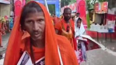 टाटीझरिया: केसडा के 65 वर्षीय दुखन महतो ने 8 दिन में 360 किमी पैदल चलकर बाबा धाम की यात्रा पूरी की