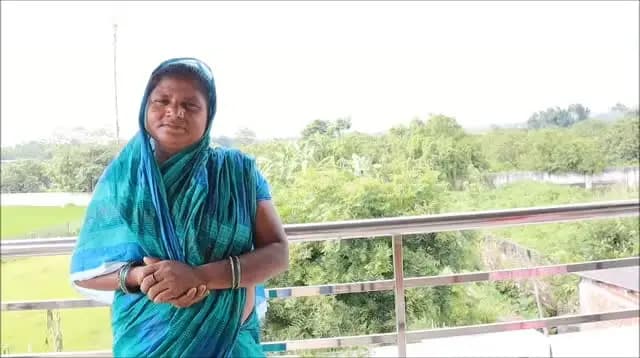 मिना दीदी, पुष्पा देवी पूर्णिया जिला के के० नगर प्रखंड के रहने वाली है। उन्होंने निधि स्वयं सहायता समूह से 10000₹ ऋण लेकर चुड़ी धंधा क करती है, जिससे काफी आमदनी हुई तथा काफी खुश है।
IPRD Bihar