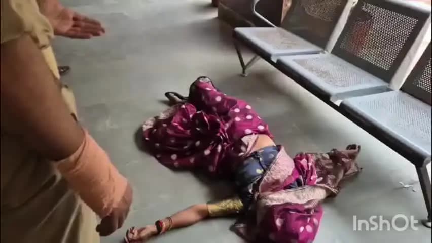 एटा: आशिकी में चार बच्चों को छोड़कर, दूसरे पति से धोखा मिलने पर एटा के कलेक्ट्रेट पर महिला ने खाया विषाक्त, मेडिकल में भर्ती