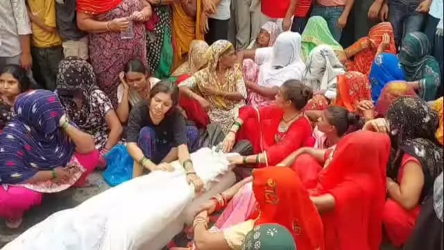 मथुरा: सफाई कर्मी की मौत पर बाल्मिक समाज का हंगामा, परिजनों ने प्रशासन की ₹1.25 लाख मुआवजा राशि लौटाई