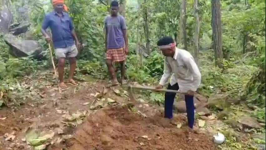 किस्को: जंगल में दफनाया गया शव 13 दिन बाद कब्र खोदकर निकाला, पति पर हत्या व साक्ष्य छिपाने का मामला दर्ज