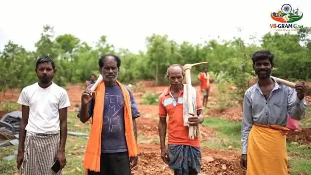 बिलाईगढ़ विकासखंड के ग्राम पंचायत परसपाली में विकसित भारत जी राम जी योजना के तहत कार्यों का संचालन किया जा रहा है। योजना के माध्यम से ग्रामीणों को स्थानीय स्तर पर रोजगार के अवसर मिल रहे हैं, जिससे गांव में ही रोजगार के साथ-साथ विकास कार्यों को भी गति मिल रही है।
#जीरामजीयोजना
#sarangarhdistrict
#chhattisgarh
#sarangarhdistrict
@vijaysharmacg
@vishnudeosai
@narendramodi_pmoindia
@chouhanshivrajsingh
@prdcggov
@indiaruraldev