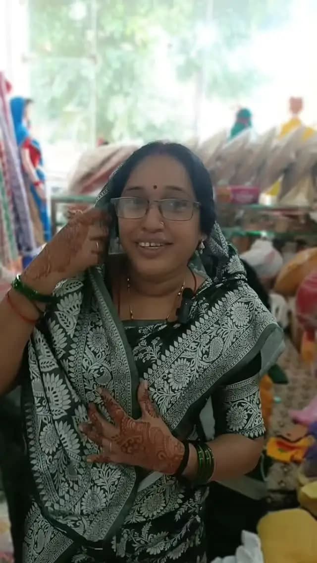 महतारी वंदन योजना की राशि रक्षाबंधन से पहले मिलने से दुर्ग निवासी सुशीला देवांगन बेहद खुश हैं। उनका कहना है कि इस राशि से वे इस बार राखी और नारियल खरीदकर रक्षाबंधन का त्योहार मनाएंगी।
उन्होंने मुख्यमंत्री विष्णु देव साय जी का आभार जताते हुए रक्षाबंधन की हार्दिक शुभकामनाएं दीं।
@chhattisgarhcmo @dpr.chhattisgarh
#mahatarivandanyojana