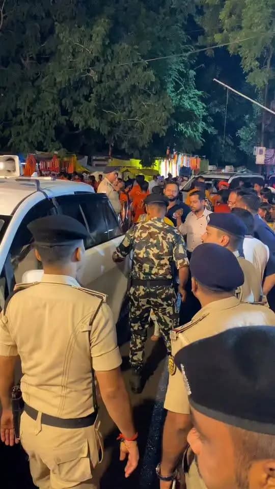 विधि व्यवस्था संधारण के मद्देनजर रामरेखा घाट का निरीक्षण
@top fans Information & Public Relations Department, Government of Bihar Buxar Administration CMO Bihar Buxar Police Samrat Choudhary #IPRDBihar #buxarcity #buxarjila #bihar #buxar #topfollowers #inspection