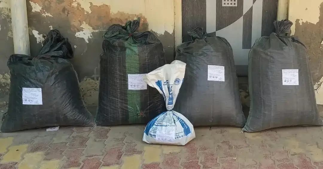 श्री आशा राम चौधरी SP नागौर* के निर्देशन में SHO मेड़तारोड मय टीम द्वारा ग्राम जारोड़ा खुर्द स्थित आरोपी के रहवासी मकान से 77 किलो 050 ग्राम अवैध मादक पदार्थ डोडा पोस्त चूरा एवं पाउडर जब्त कर, आरोपी अम्बालाल को गिरफ्तार किया गया।
@IgpAjmer
@PoliceRajasthan