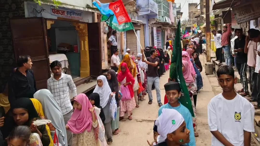 इंद्रगढ़: इंद्रगढ़ में ईद मिलादुन्नबी पर निकाला गया जुलूस, आपसी भाईचारे का दिया संदेश