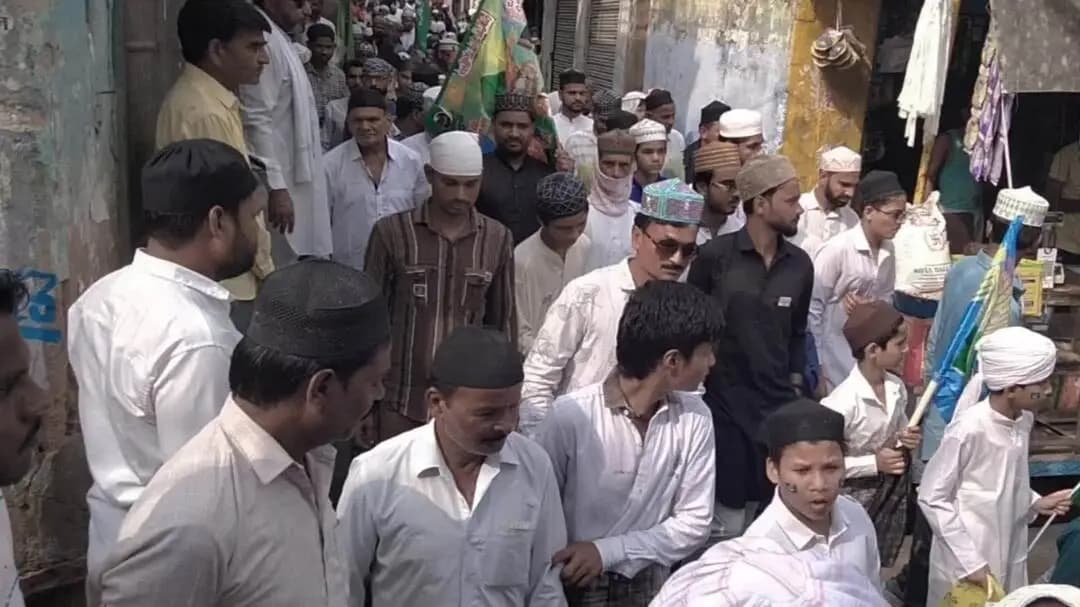 केशोरायपाटन: कापरेन में मुस्लिम समाज ने निकाला ईद मिलादुन्नबी का जुलूस, अमन और भाईचारे का दिया संदेश
