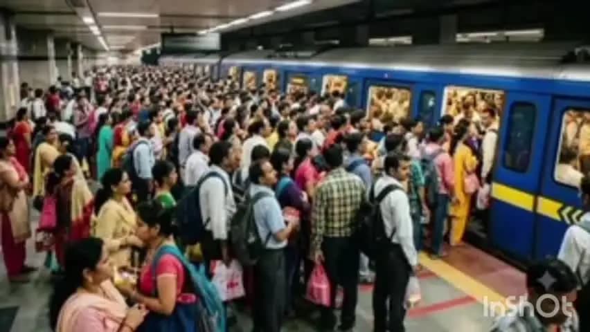 यमुना विहार: रक्षाबंधन पर दिल्ली मेट्रो में उमड़ी भीड़, 81 लाख यात्रियों ने किया सफर