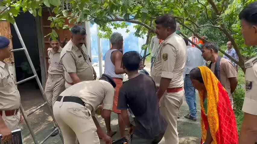डुमरांव: डुमरांव में रक्षाबंधन की रात 57 वर्षीय वृद्ध बगीचे से रहस्यमय ढंग से लापता, कपड़े-चप्पल मिलने से उलझन बढ़ी