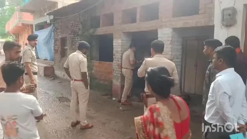 नवादा: मिर्जापुर इलाके में अज्ञात युवक का शव बरामद, पुलिस जांच में जुटी, पहुंचे DSP और नगर थाना की पुलिस
