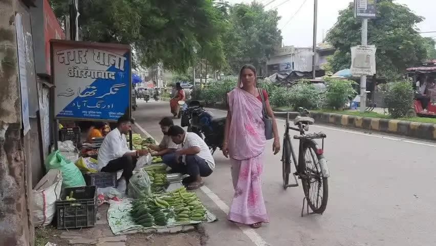 औरंगाबाद: न्याय के लिए दर-दर भटक रही 9.80 लाख की ठगी की शिकार शहीद की मां, नगर थाने की कार्रवाई से असंतुष्ट