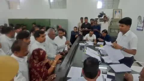 पिड़ावा: नगर पालिका चुनाव के लिए नामांकन पत्र भरने के अंतिम दिन भाजपा और कांग्रेस के उम्मीदवारों के नाम आए सामने