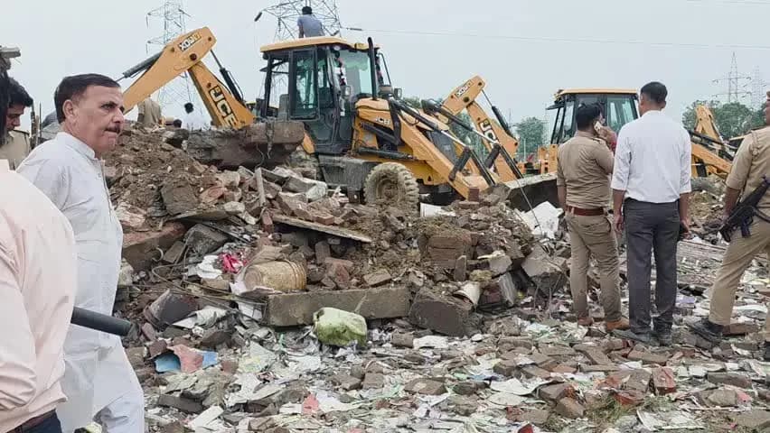 चायल: यूपी: महमूदपुर मनौरी में पटाखा फैक्ट्री में भीषण विस्फोट, 11 लोगों की मौत, 22 से ज्यादा लोग झुलसे