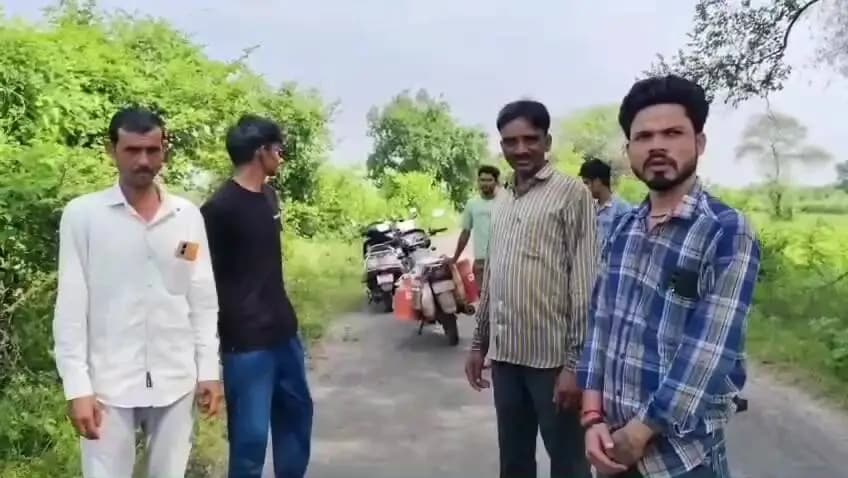 बीना: नौगांव बरोदिया सड़क पर मौत का गड्ढे ,3 फीट गहरे गड्ढे में समा रहे वाहन, जिम्मेदार बेखबर
#jansamasya