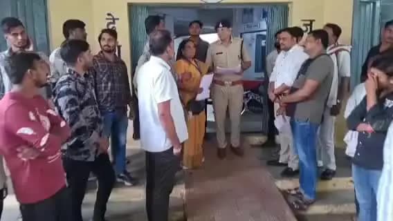गोटेगांव: 7-8 गाँव के ग्रामीणों ने शराब बंदी को लेकर थाने में सौंपा ज्ञापन, जनप्रतिनिधियों ने भी जताया विरोध